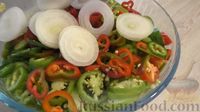 Маринованный острый перец с луком и чесноком