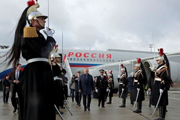 Путин и Зеленский проводят двустороннюю встречу в Париже