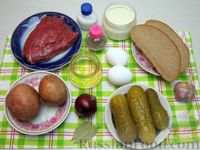 Мясной салат с солёными огурцами и сухариками