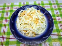 Мясной салат с солёными огурцами и сухариками