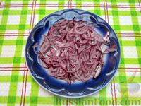 Мясной салат с солёными огурцами и сухариками