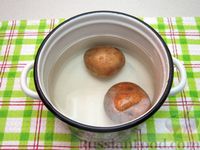 Мясной салат с солёными огурцами и сухариками