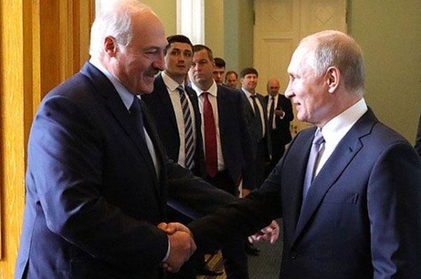 Путин и Лукашенко продолжили переговоры в Сочи тет-а-тет