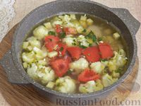 Куриный суп с цветной капустой, репой и помидором