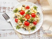 Салат с треской, картофелем, помидорами и маслинами