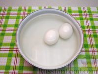 Мясной салат с солёными огурцами и сухариками