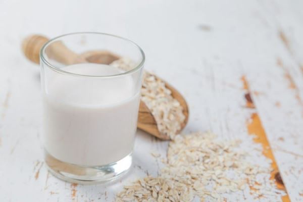 ​Британские исследователи выяснили, что растительные аналоги молока слаще и вреднее натурального продукта
