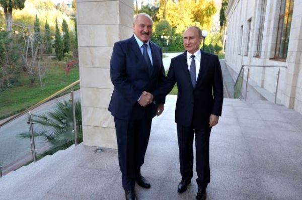 Путин и Лукашенко продолжили переговоры в Сочи тет-а-тет